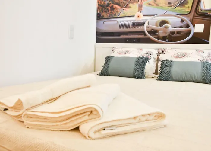 Peaceful & Cozy W/ Balcony Appartamento Oporto