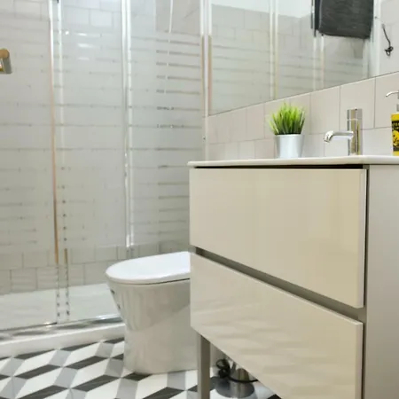 Appartement Peaceful & Cozy W/ Balcony Oporto