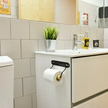 Peaceful & Cozy W/ Balcony Апартаменты