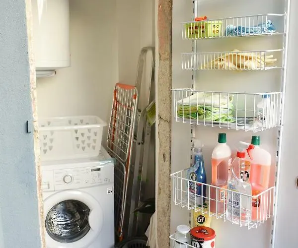 Peaceful & Cozy W/ Balcony بورتو