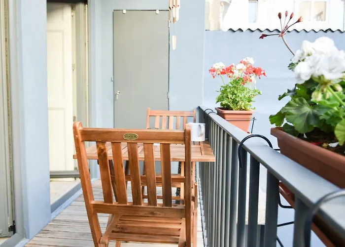 Peaceful & Cozy W/ Balcony