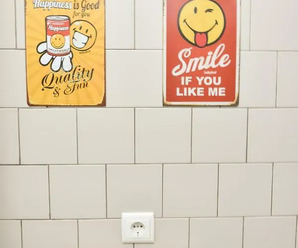 Peaceful & Cozy W/ Balcony 아파트