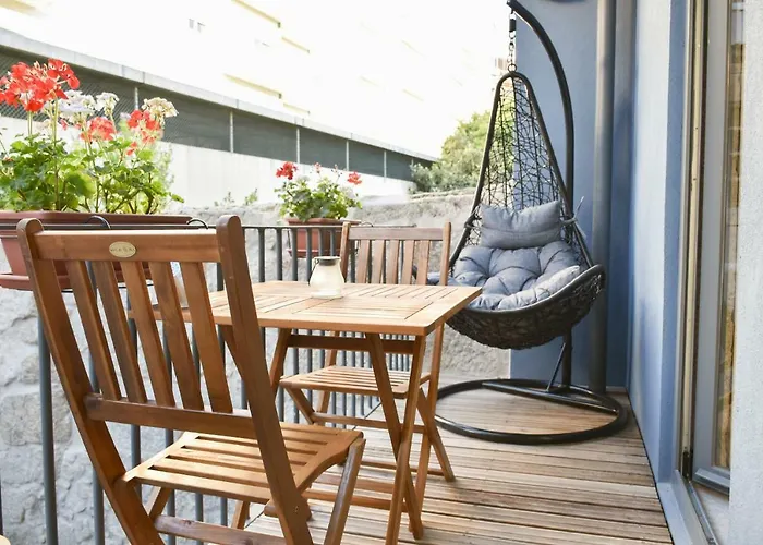 아파트 Peaceful & Cozy W/ Balcony *