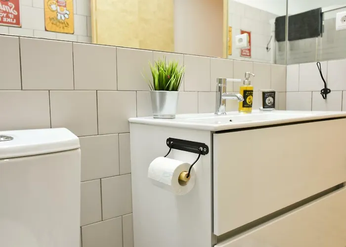 Peaceful & Cozy W/ Balcony Lägenhet