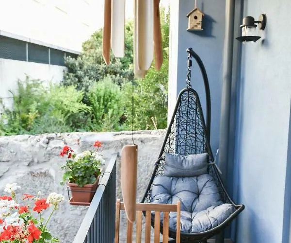 Peaceful & Cozy W/ Balcony 포르투