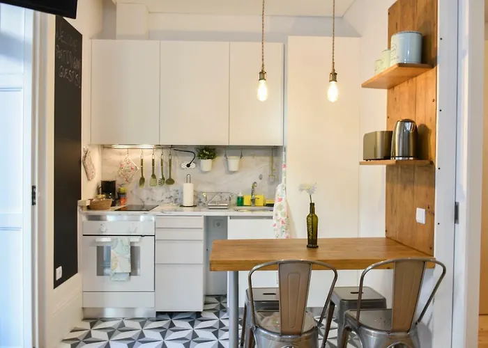 Peaceful & Cozy W/ Balcony Lägenhet